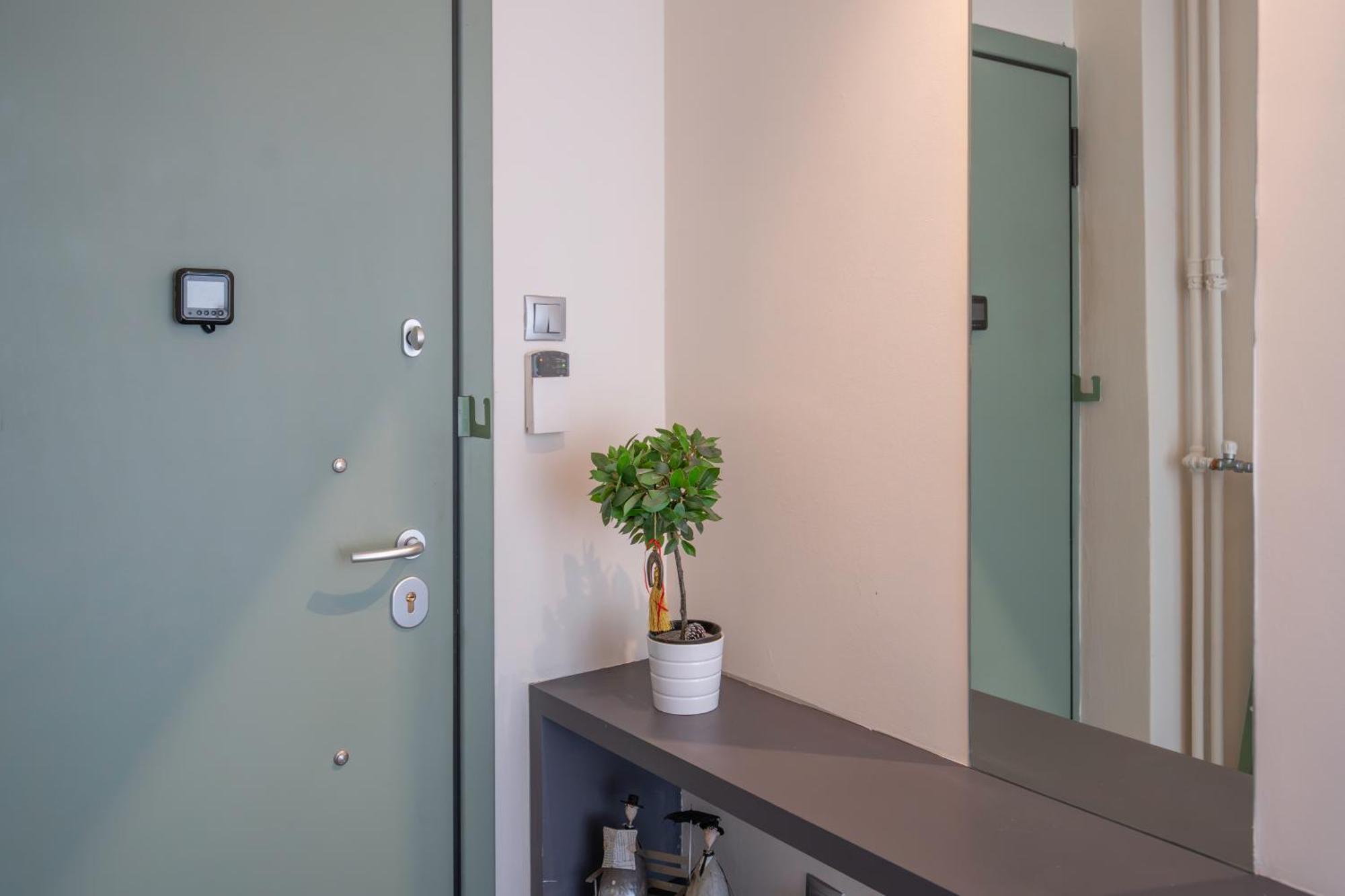 City Oasis: Newly Renovated 2Br Apt In City Center Athens Ngoại thất bức ảnh